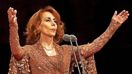 Macron to meet iconic singer Fairuz in push for Lebanon reform