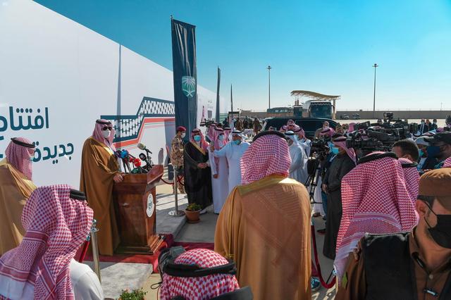 Iraq-Saudi Arabia border crossing opens for trade, first time since 1990