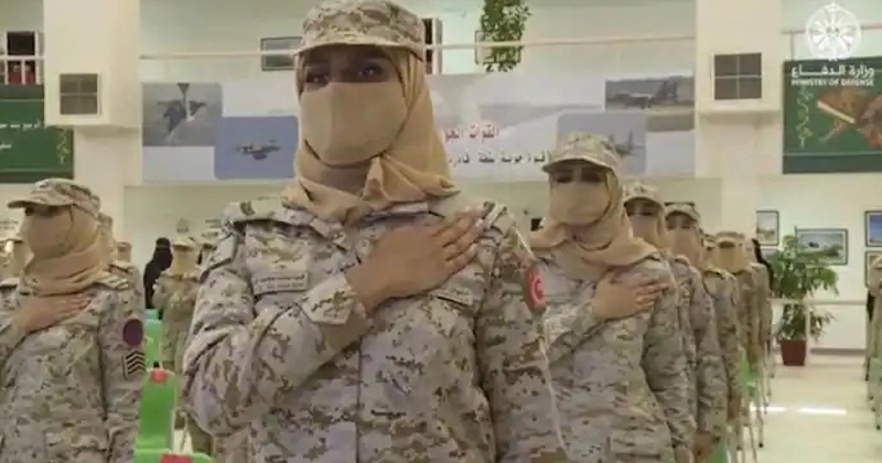 Saudi Arabia’s first batch of women soldiers graduate
