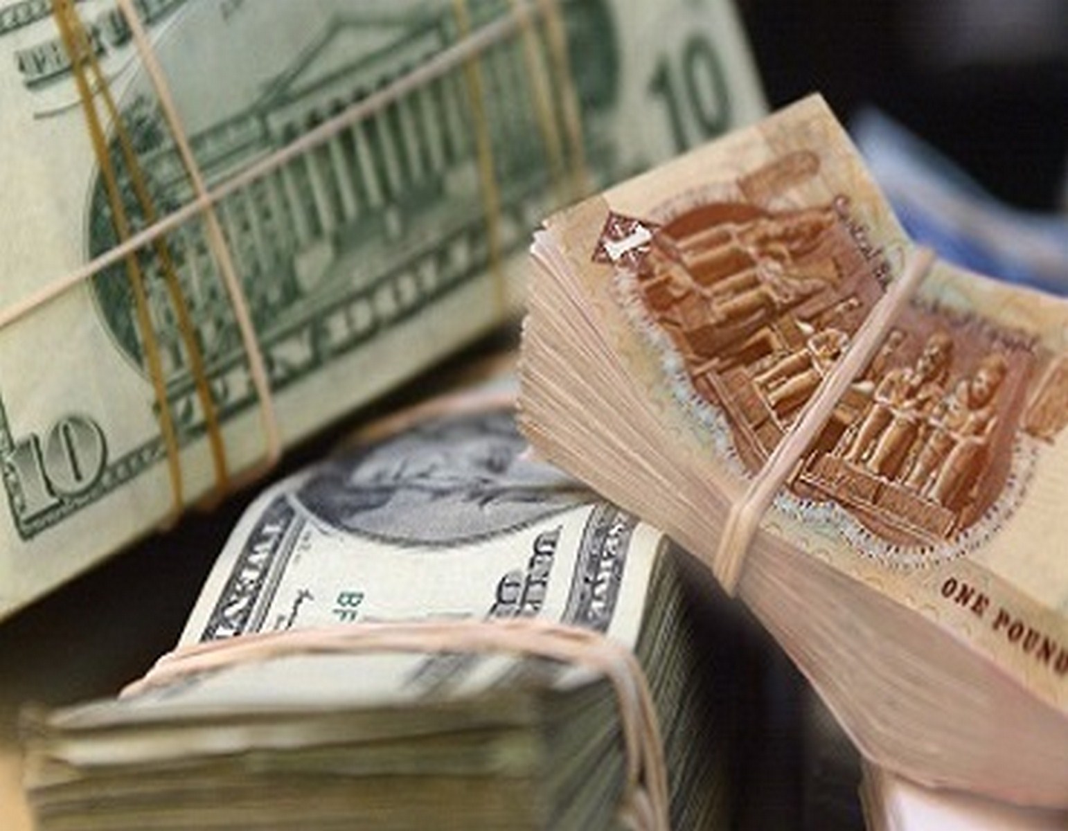 الجنيه المصري يواصل الارتفاع أمام الدولار الأمريكي