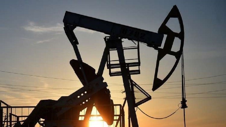 تأرجح أسعار النفط مع تخوفات حول التعافي الاقتصادي