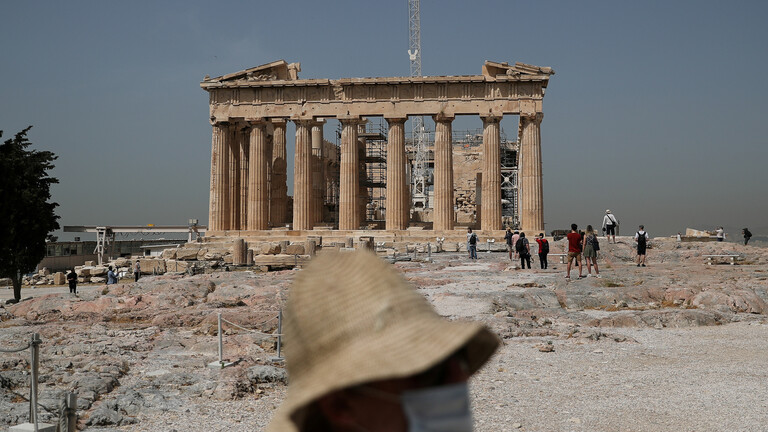 اليونان تفتح أبوابها للسياح الأجانب