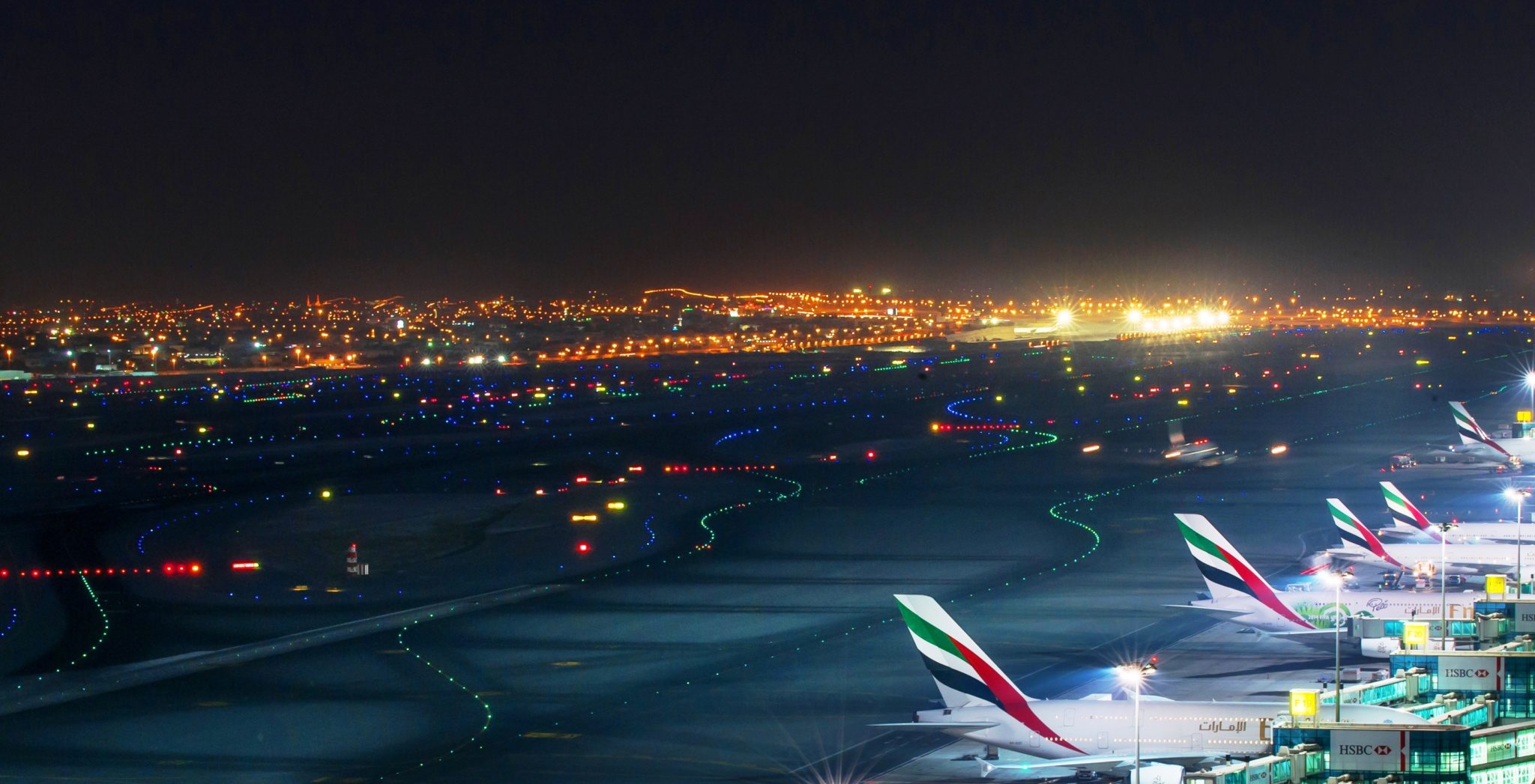 بيان مهم من مطارات دبي حول قرار السماح بالسفر