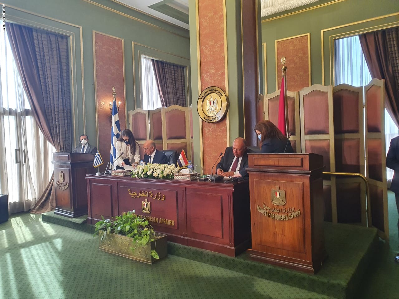وزير الخارجية المصري سامح شكري خلال توقيع اتفاقية مع اليونان