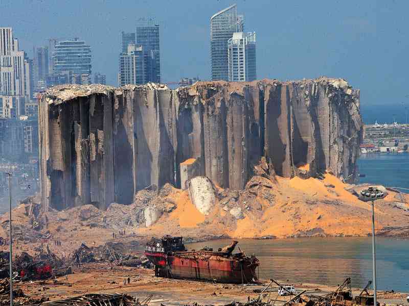 الكويت تتعهد بإعادة بناء صومعة القمح في بيروت
