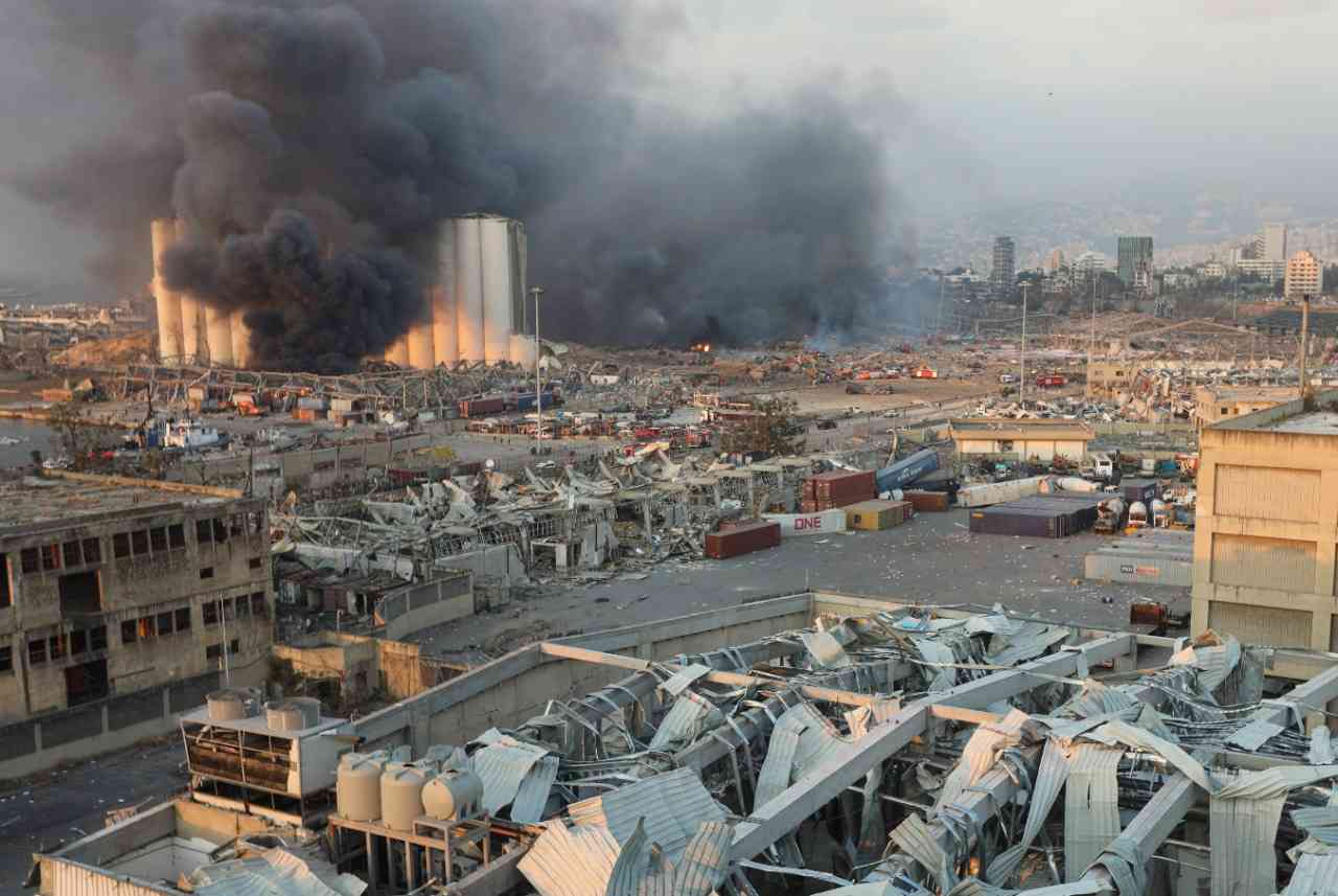 موافقة على وضع مسؤولي ميناء بيروت رهن الإقامة الجبرية