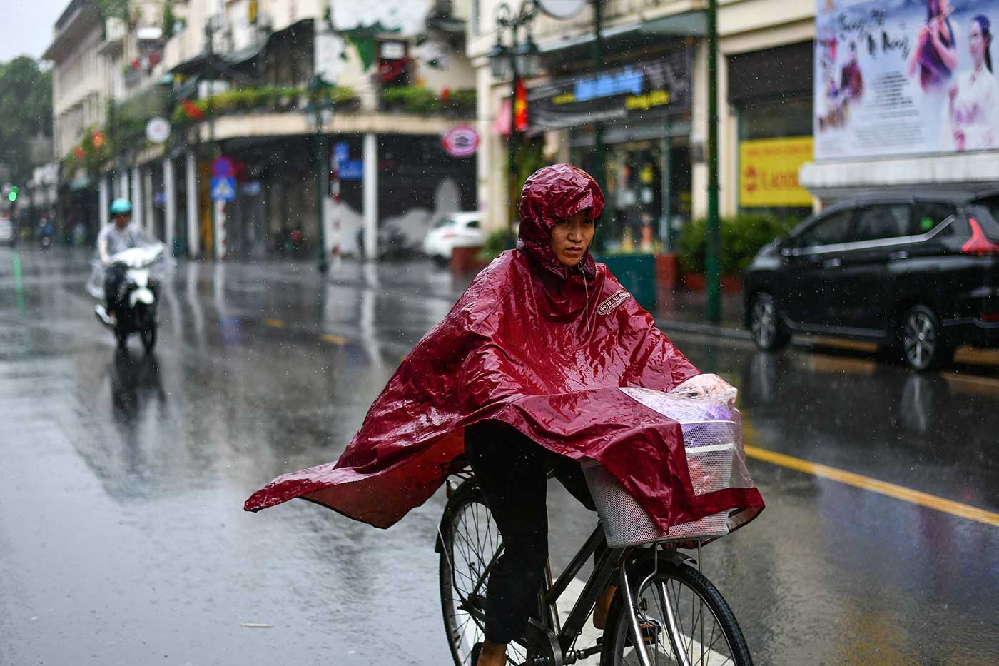 إجلاء 1.2 مليون فيتنامي بسبب عاصفة استوائية