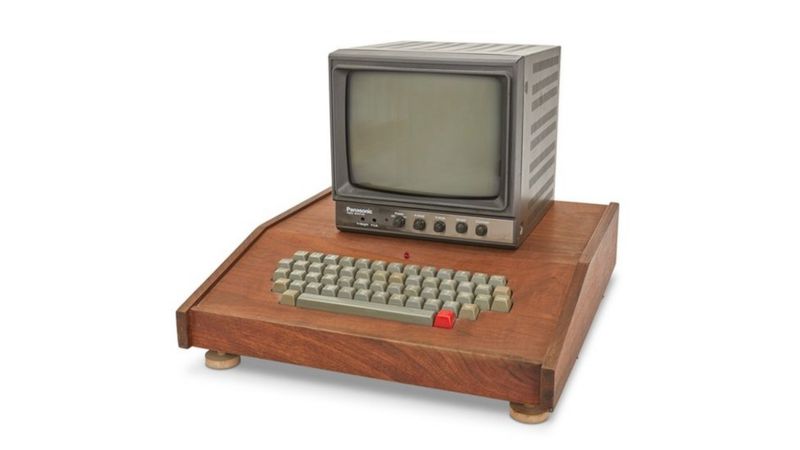 أول جهاز كمبيوتر أنتجته شركة أبل